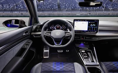 How big is too big? 2025 VW Golf R’s tablet is huge