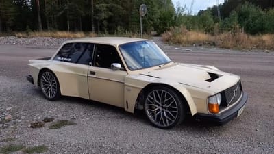 Man hid a twin-turbo Lambo V10 inside a 1975 Volvo 240 to create the absolute monster that is the 'Volvoghini'
