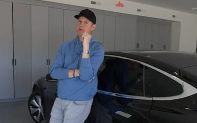 Man's Tesla battery dies and he shows the entire process of what happens next