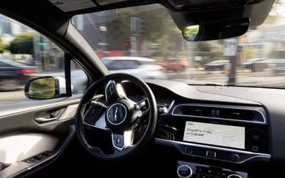 Passenger finds out why you shouldn't honk the horn in a self-driving Waymo car