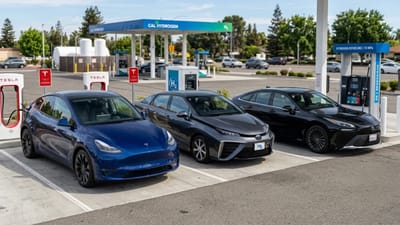 hydrogen-toyota-mirai-tesla-model-y-comparison