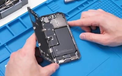 man-makes-unexpected-discovery-unboxing-refurbished-iphones-from-temu