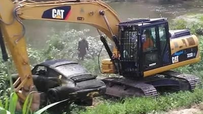 Porsche 911 993 sunk in a river in Italy and remained underwater for 5 years before being restored and it looks stunning now