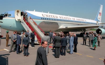 Inside Ronald Reagan’s Air Force One is an unbelievable look at a Boeing 747 frozen in the 1980s