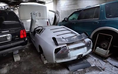 Guys from Chicago found an abandoned Lamborghini inside of an old decaying body shop