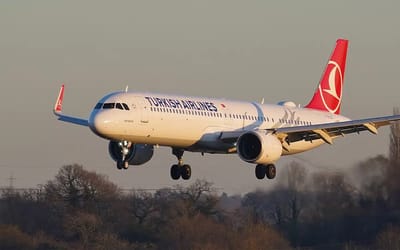 Pilot wears camera to capture the ultimate POV of landing an Airbus A321