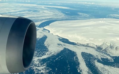 787-dreamliner-flies-worlds-most-unusual-journey