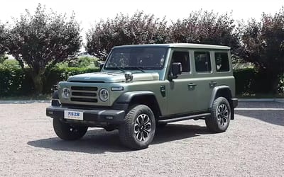 There’s a Chinese clone of the classic Land Rover Defender and it costs more than $14,000