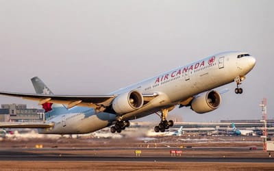 Air Canada Boeing 777 appears to be struck by lightning after take-off