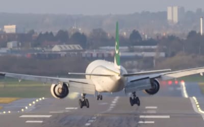 Boeing 777 pilot shows off immense skill by pulling off a perfect crosswind landing in stormy conditions
