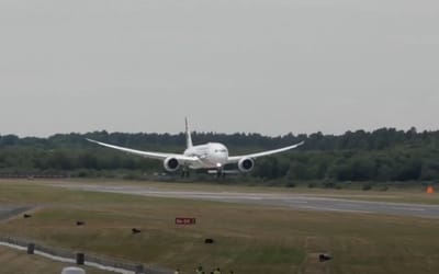 Pilot defies physics with how quickly he manages to get Boeing 787 to land and come to a stop