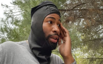 This guy’s car breaks down and a stranger pulls over to help… then he realizes it’s Justin Bieber