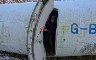Man burying a Boeing 737 to build an underground bunker shows the inside of the plane