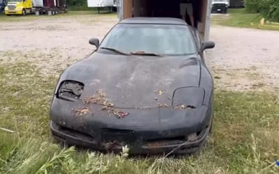 Abandoned C5 Corvette receives its first wash in over a decade and the transformation is killer