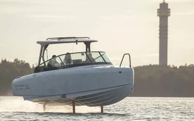 Candela C-8 sets new world record for longest 24-hour electric boat distance