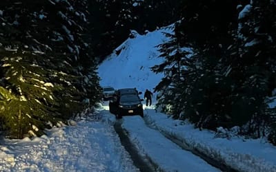 20 cars followed GPS and all got stuck on a snowy road in Oregon