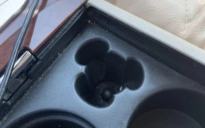 driver-left-baffled-odd-cup-holder-saturn-aura