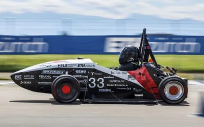 This custom-built racer just smashed the world record for acceleration