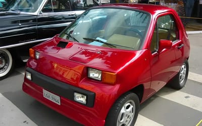 Brazil made a bizarre Porsche 928 city car