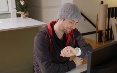 Canadian man tries using dial-up internet in 2025 to see just how bad it is