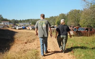 Father and son discover 1969 Dodge Charger that looks just like General Lee in Tennessee junkyard