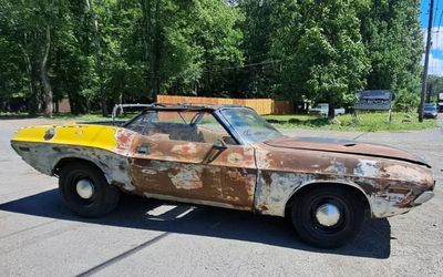 This rusty 1970 Dodge Challenger parked for over 20 years has surprise under the hood