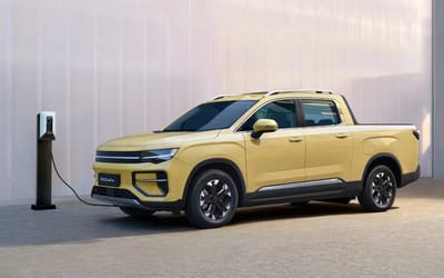 Expert urges people to cancel their orders for EV pickup truck in favor of this Chinese one