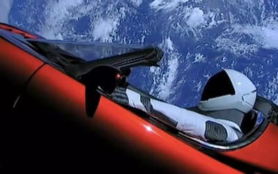 Elon Musk’s Tesla Roadster in space is now moving towards Earth at a speed of more than 3,000 km/h