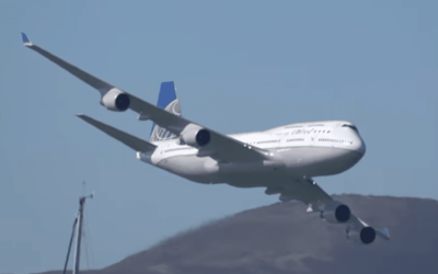 Exhilarating footage captures low-flying United Airlines 747 over San Francisco