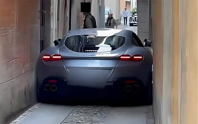 Video of Ferrari Roma stuck on the narrow streets of Italy will give you sweaty palms