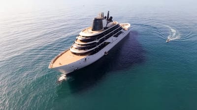 four-seasons-luxury-yacht-debut