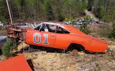 Forgotten General Lee Dodge Chargers from ‘Dukes of Hazzard’ lie abandoned in Georgia scrapyard