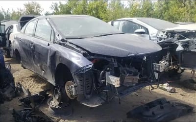 US man finds completely wrecked hydrogen-powered Toyota Mirai in a junkyard