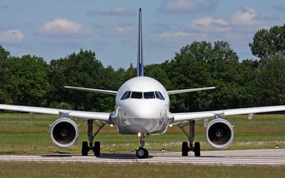 Why planes have hypnotic spirals painted on their jet engines