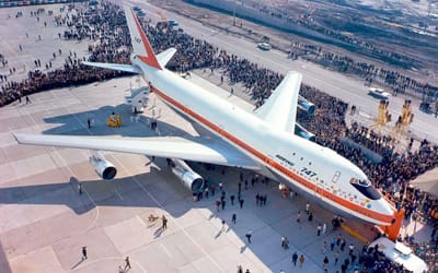 Boeing 747's secrets were revealed on napkins in Paris restaurant in scene straight out of James Bond movie