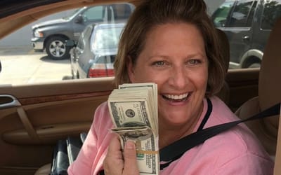 woman-paid-800-buy-100000-original-iphones-expensive-mistake