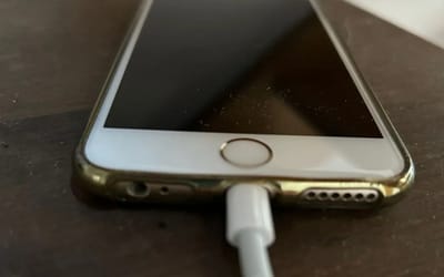 Warning states that something everyone does with their iPhone is actually killing their device