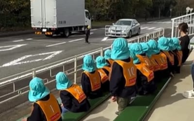 Japan teaches kids traffic safety by demolishing crash dummies in front of them
