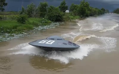 YouTuber created a flying saucer jet boat that would get conspiracy theorists’ hearts racing