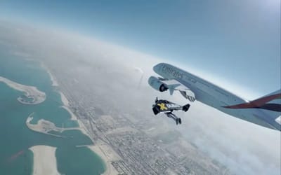 Man in jet suit astonishingly matches speed with Airbus A380 over Dubai