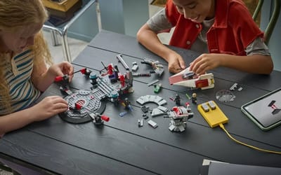 New Lego Smart Brick uses technology comparable to that in an F-16 fighter jet helmet