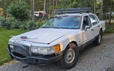 Guy bought a quirky ’90s Lincoln Town Car via Facebook Marketplace in Washington and if nothing else the purchase was memorable