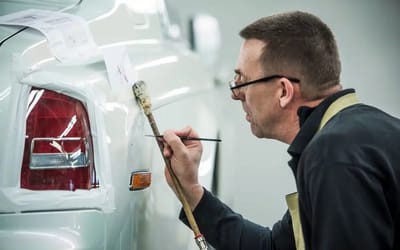 This man is the only person allowed to paint lines on Rolls-Royce 