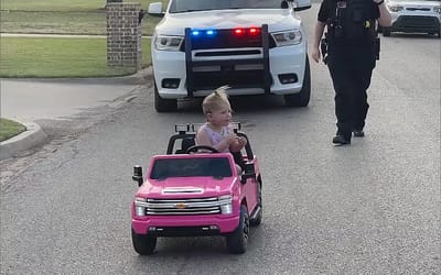 Oklahoma Police pulled over a toddler for distracted driving while in a pink convertible