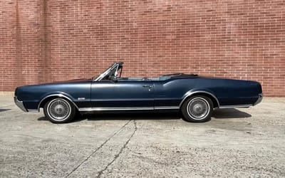 Man says he found extremely rare 1967 Oldsmobile 442 Convertible in a barn