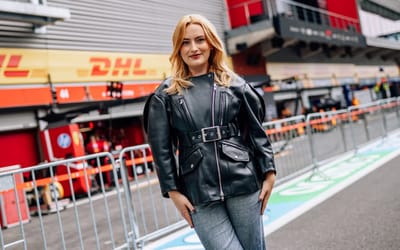 Amelia Dimoldenberg is getting behind the wheel of F1 cars to show us all how it’s done
