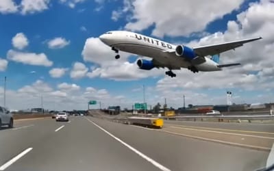 united-airlines-b777-makes-woman-scream-flies-low-new-jersey-highway