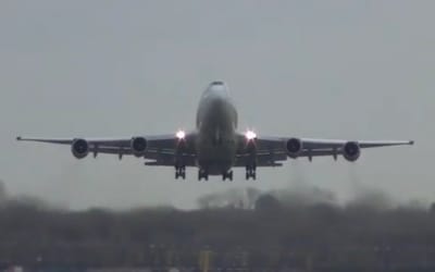 boeing-747-battles-crosswind-extremely-short-takeoff