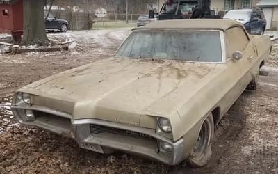 Watch this Pontiac Bonneville get washed for the first time since 1982