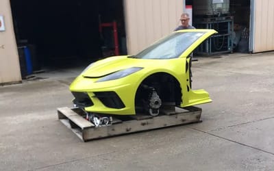 The interesting reason why GM cuts brand-new Corvettes in half, the internet has also been split in two